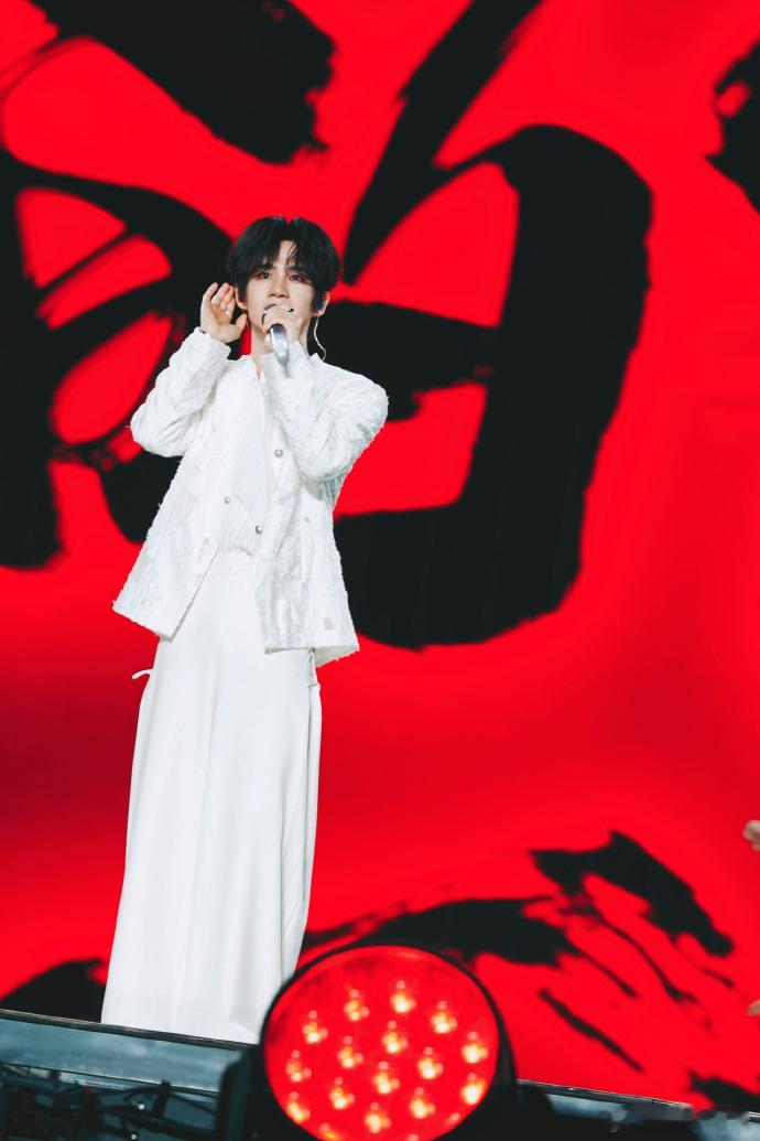 徐子未又上音综了徐子未音综下班图里的子未状态好好啊，又帅又有气质！他真的好爱音乐