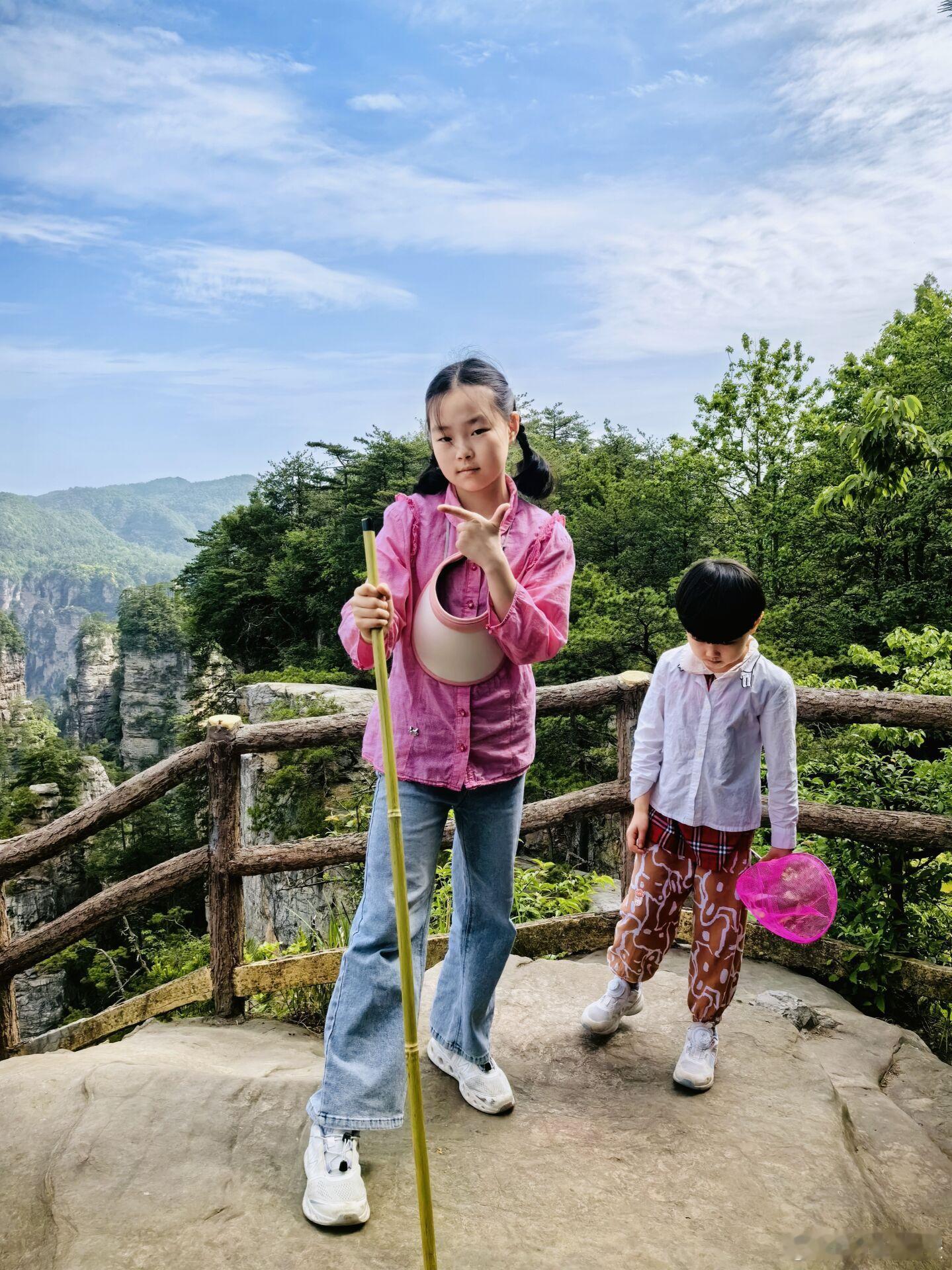 城市巡游记带娃随手拍 家有双娇，时光荏苒。作为两个女儿的妈妈，看着大女儿步入暑假