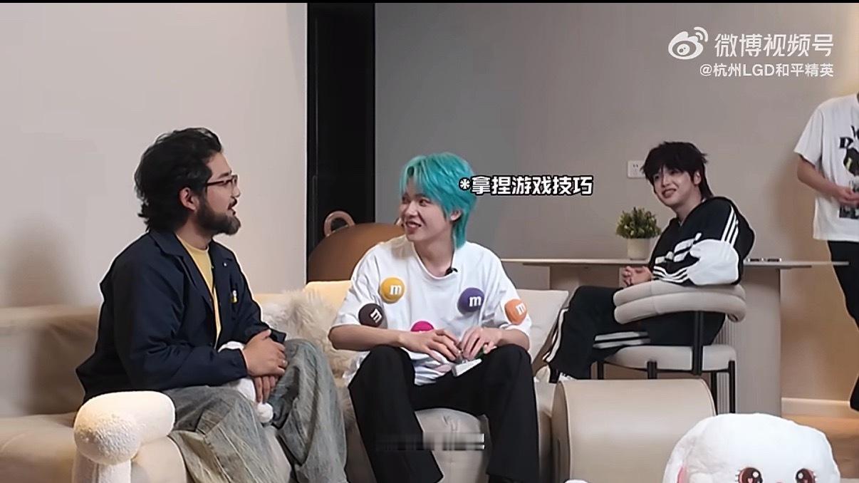喜欢打游戏的猫  这个猫猫看上去脑子很聪明哦队长播报时间2026pel