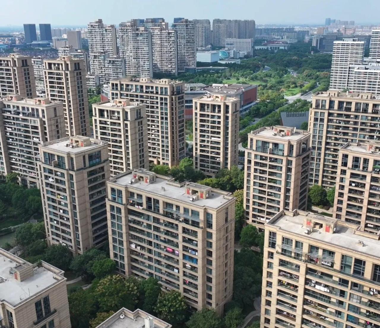 品质小区就一定保值?也未必，当年的“百合新城，一生荣耀”算是海宁最顶的楼盘之一，