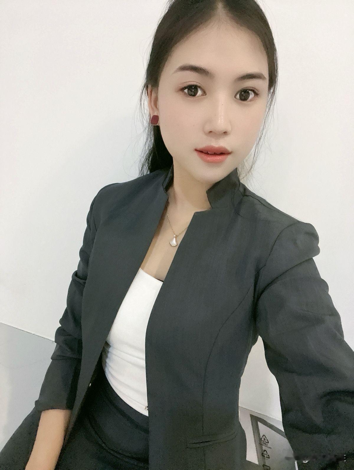 你有没有过这样的时刻：明明没做多少事，却觉得身心俱疲？其实这是内耗在悄悄“偷”走