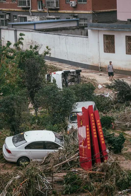 河南这暴雨可太猛了！受台风“白海豚”残余环流影响，多地雨情不断加剧。8 月 11