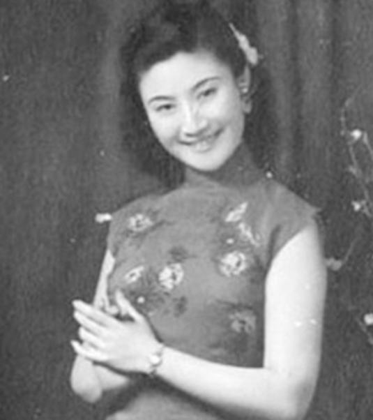 1966年，“京剧皇后”言慧珠自缢前，她拉着11岁的儿子跪在丈夫俞振飞面前，嘱托
