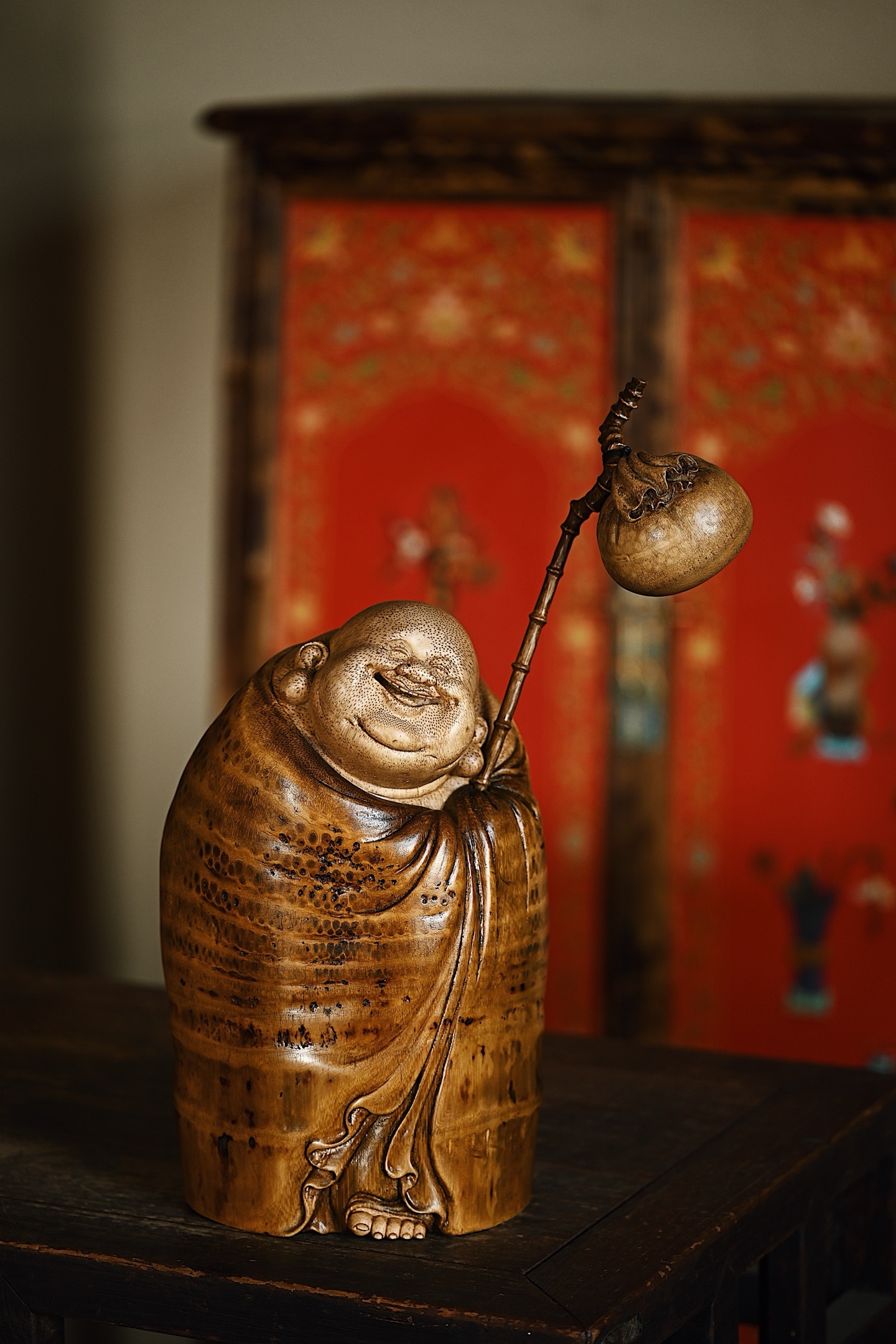 竹雕仿古 | 布袋弥勒佛弥勒形神相融，笑意欢喜豁达，大肚能容天下事，左手持杖，杖