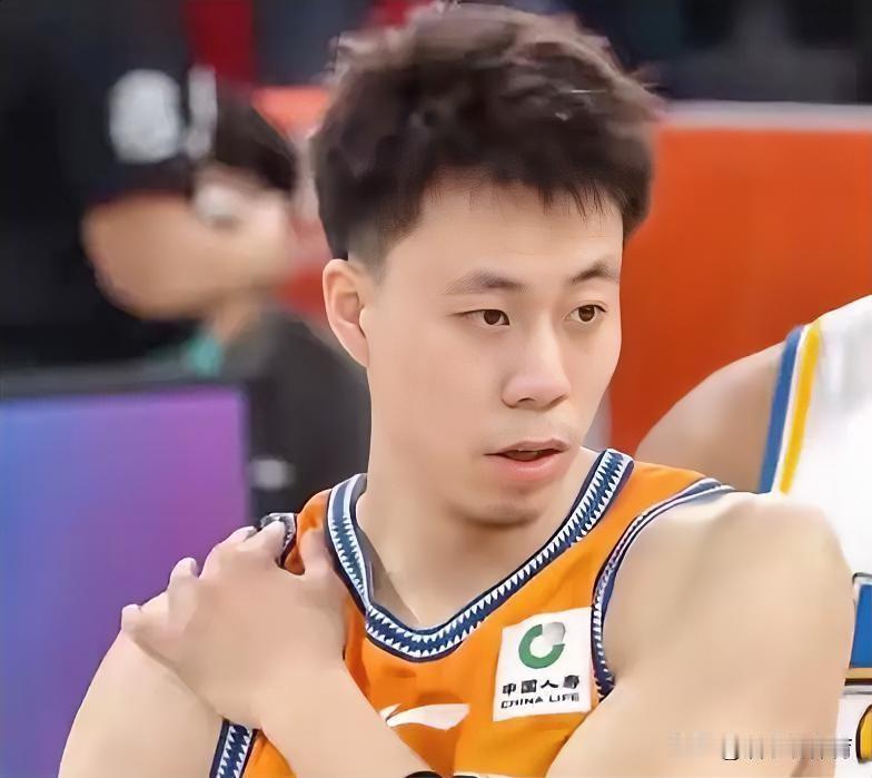 事到如今，辽篮可曾后悔放走张镇麟？
cba半决赛京沪大战，上海队主场5分险胜北京