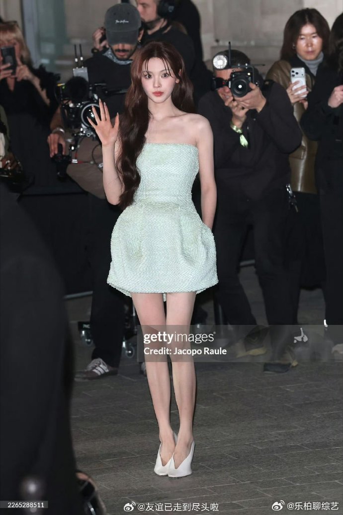 杨超越好权威的G社生图 杨超越好权威的G社生图，这张脸完全就是一张建模脸呀，光看