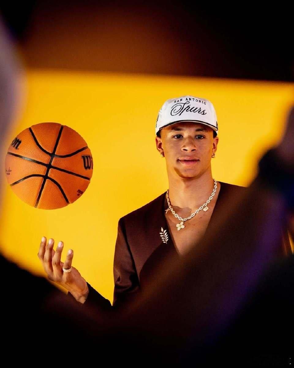 扣篮大赛盲猜卡特-布莱恩特夺冠，因为这哥们的名字自带扣篮冠军🥇🥇🥇 