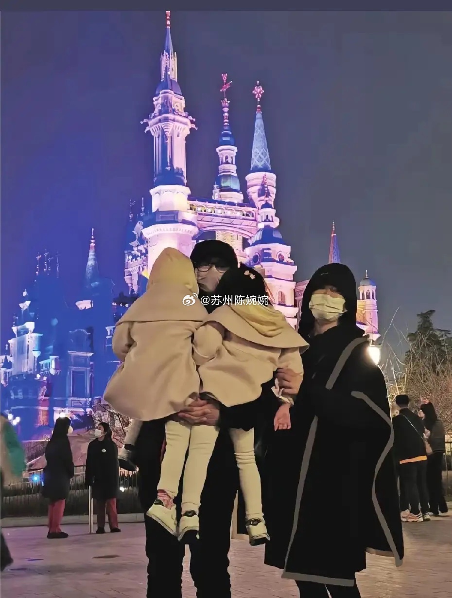 谢娜，冲上热搜！3月19日，44岁谢娜突然冲上热搜，没想到2胎后的她还能保持这么