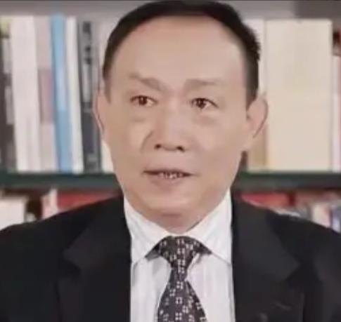 卢麒元最近扒开了一个极其尴尬的现实。国内砸进天文数字的社科研究经费，养着海量的研