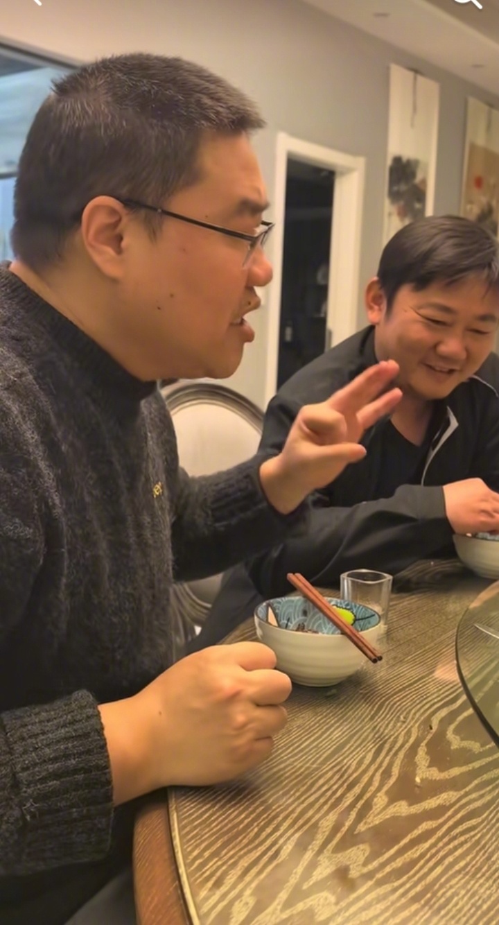 记者回忆张雪曾居住破旧窝棚【对话2006年“张雪追车”当事记者易军：每次回看视频