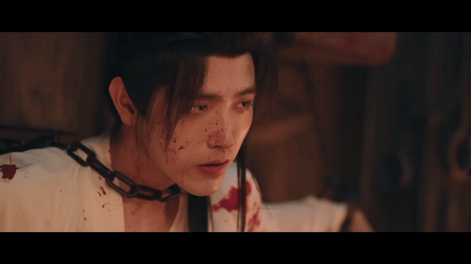 陈飞宇受刑戏镜头陈飞宇把段胥受刑时的状态演活了，伤痕累累却依旧傲骨铮铮，强忍疼痛