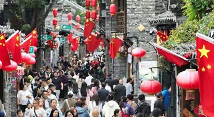 报复性消费彻底退场？中秋国庆双节将至，老百姓不再无脑大手消费！
眼看中秋国庆双节