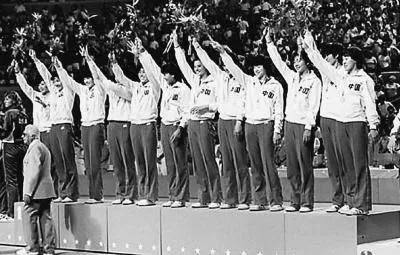 历史上的今天！1984年8月7日中国女排3比0战胜美国拿下奥运桂冠。
42年过去
