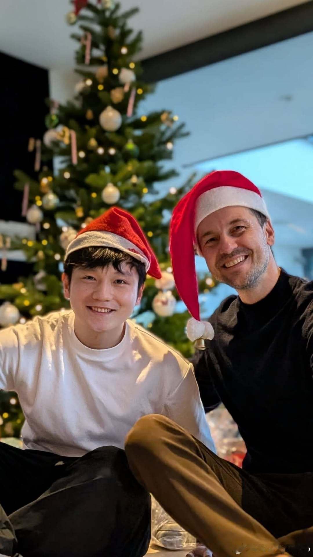 樊振东和波尔共度圣诞节🎄🎅北京时间25日零点卡点更新噢 