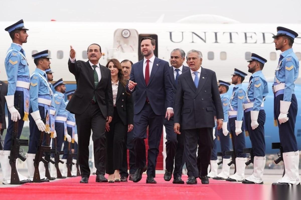 据彭博社4月14日报道，美国和伊朗为了达成更长期的停火协议，双方正在讨论在“休战