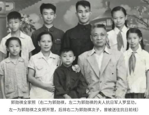 有这么一位川军名将，他是国军中将，兵败被俘，按说也该是功德林的一员，可他牛就牛在