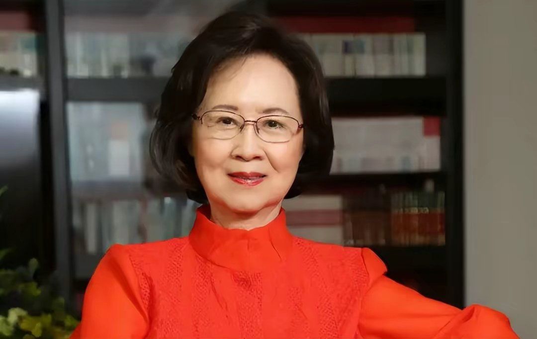 【 琼瑶去世 】据台媒报道，知名作家琼瑶今日在新北市淡水区家中去世，享年86岁。