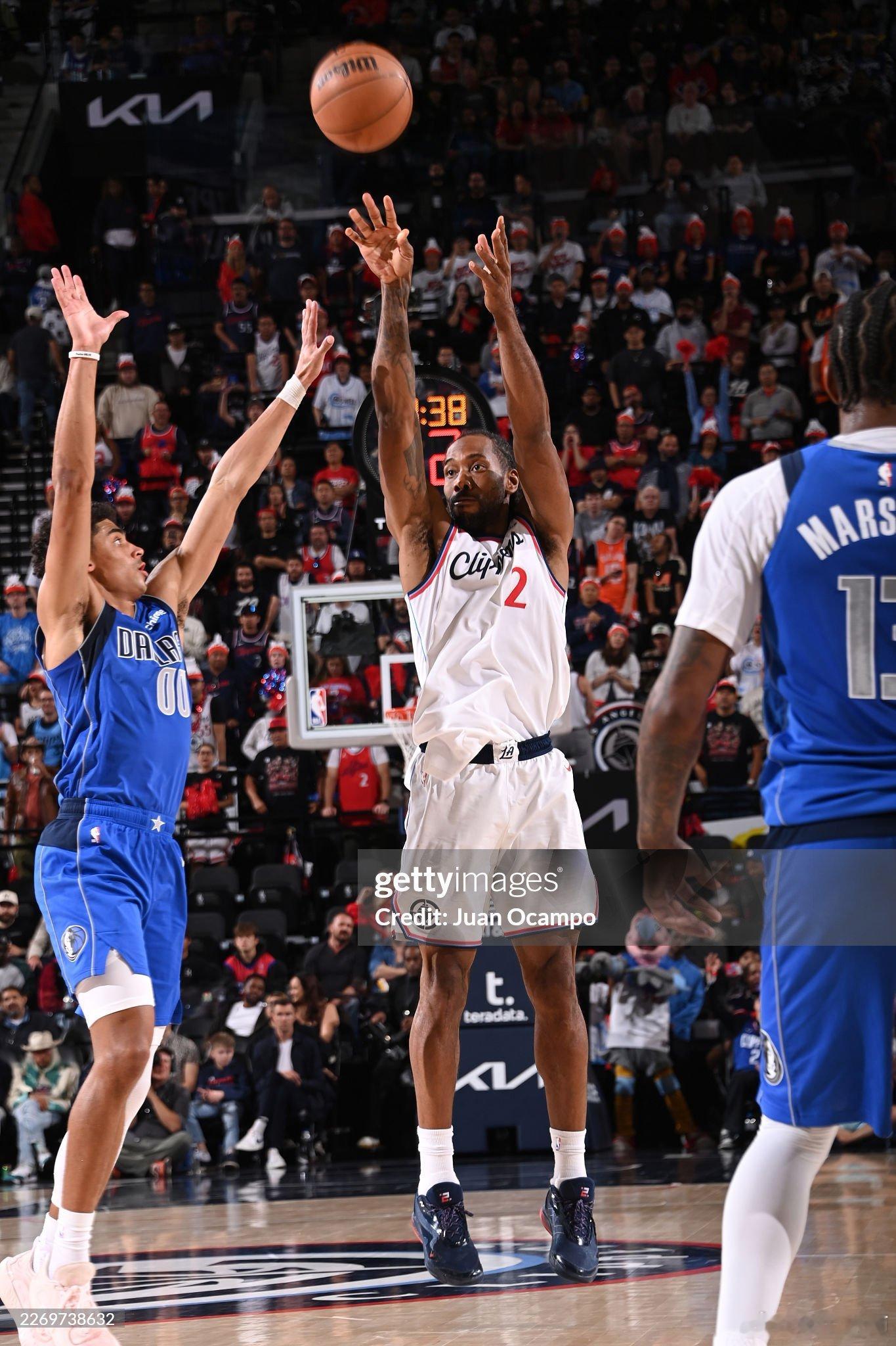 MFFL 来自Shams的消息。猛龙与快船完成交易。猛龙得到伦纳德。快船得到英格