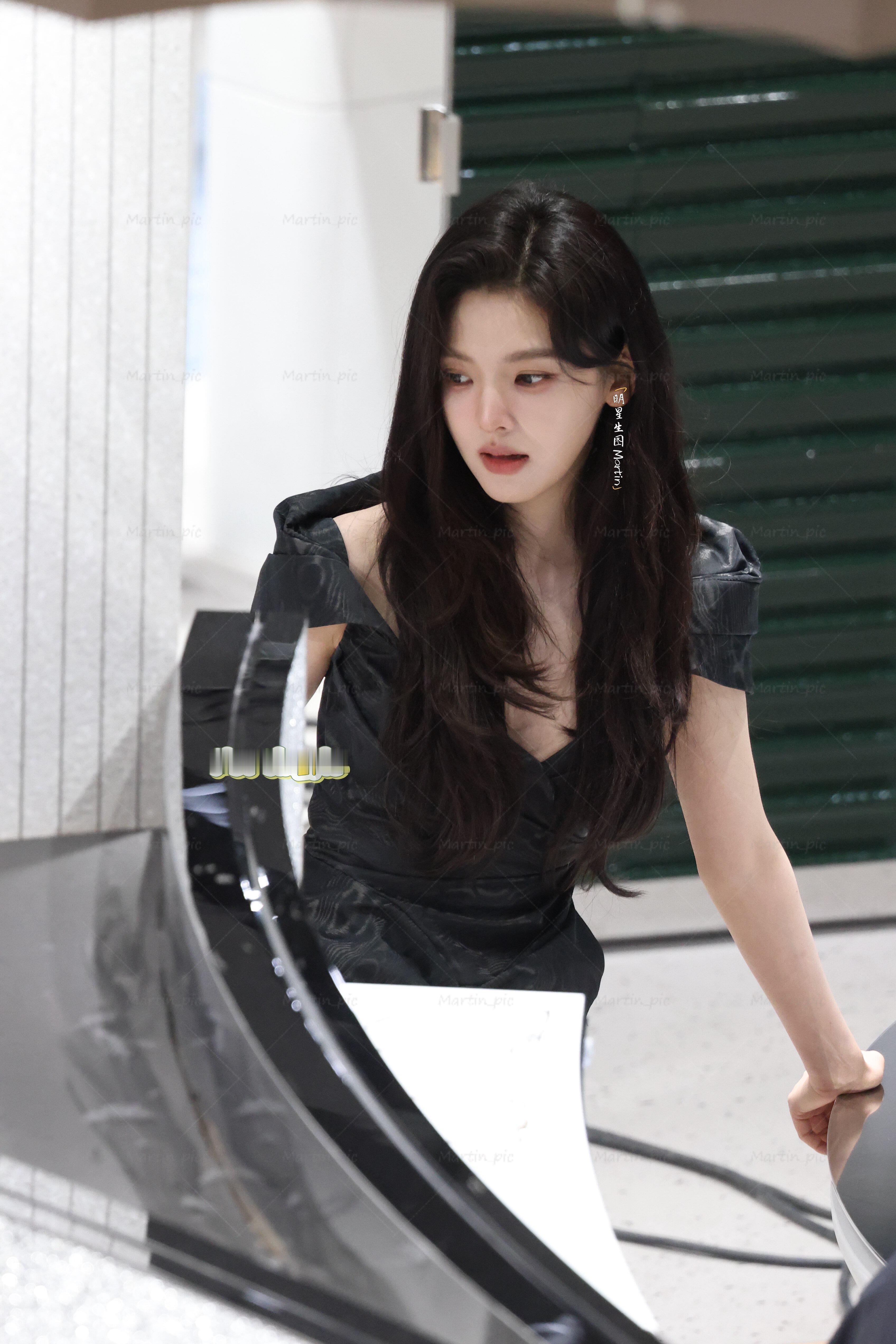我直接嗨妈咪🥵🥵🥵🥵章若楠深v黑裙完全妈咪章若楠深v黑裙细高跟熟女味 ​