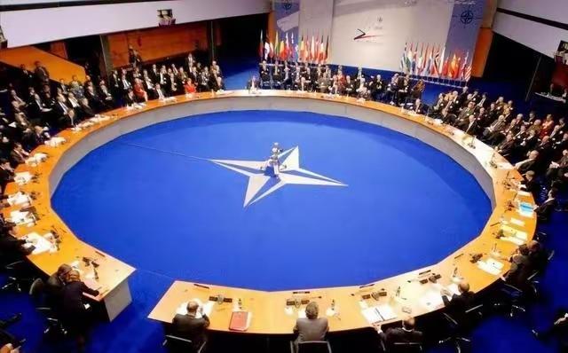 4. 专家：西方最大战略失误是攻打俄罗斯：二战以来西方最大战略失误是攻打俄罗斯，