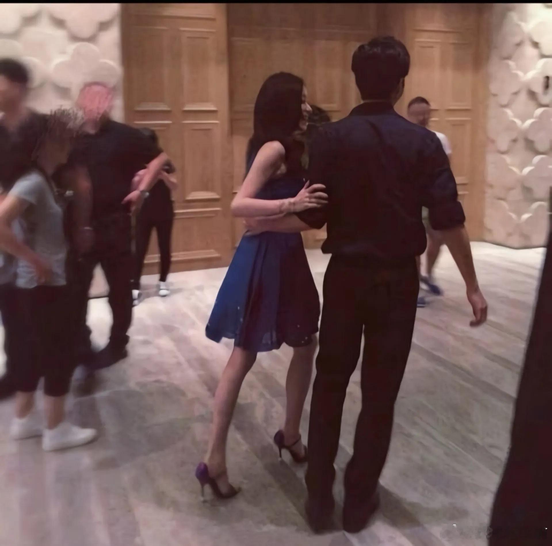 曝倪妮分手后给井柏然点了一个月赞网友考古发现，倪妮与井柏然2018年实际分手后，
