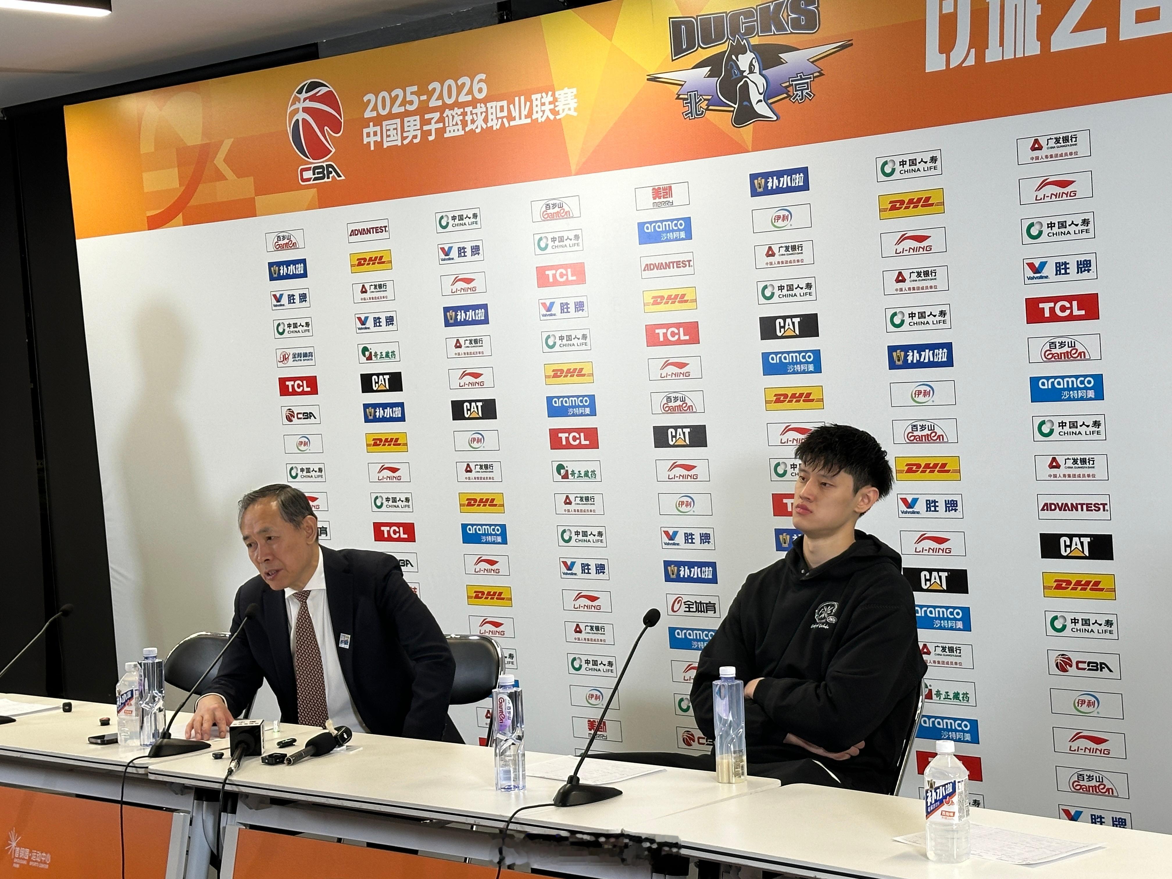 北京男篮vs北控男篮小曾表示，输球很遗憾，但精气神没丢。他提到，赵睿赛前跟他说，