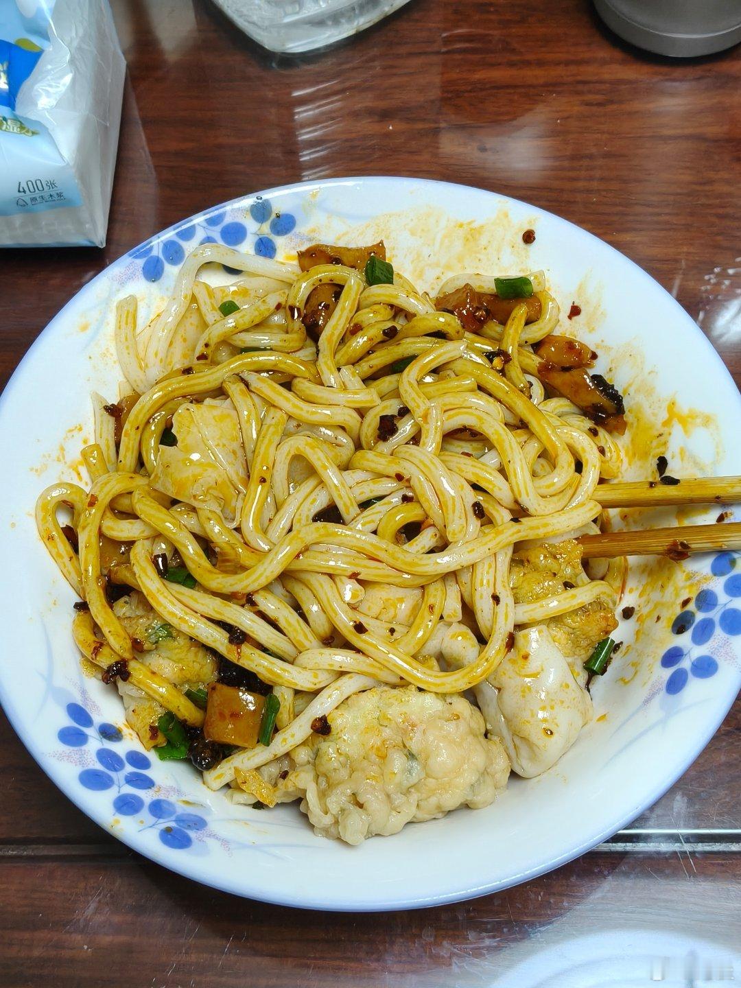 家人们我说白了这乌冬面拌饺子真的很好吃啊[可怜] ​​​