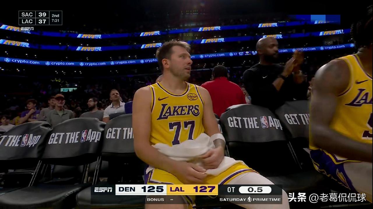 湖人超级球星东契奇真是太“嚣张”了！在今天湖人主场以127：125险胜掘金的比赛