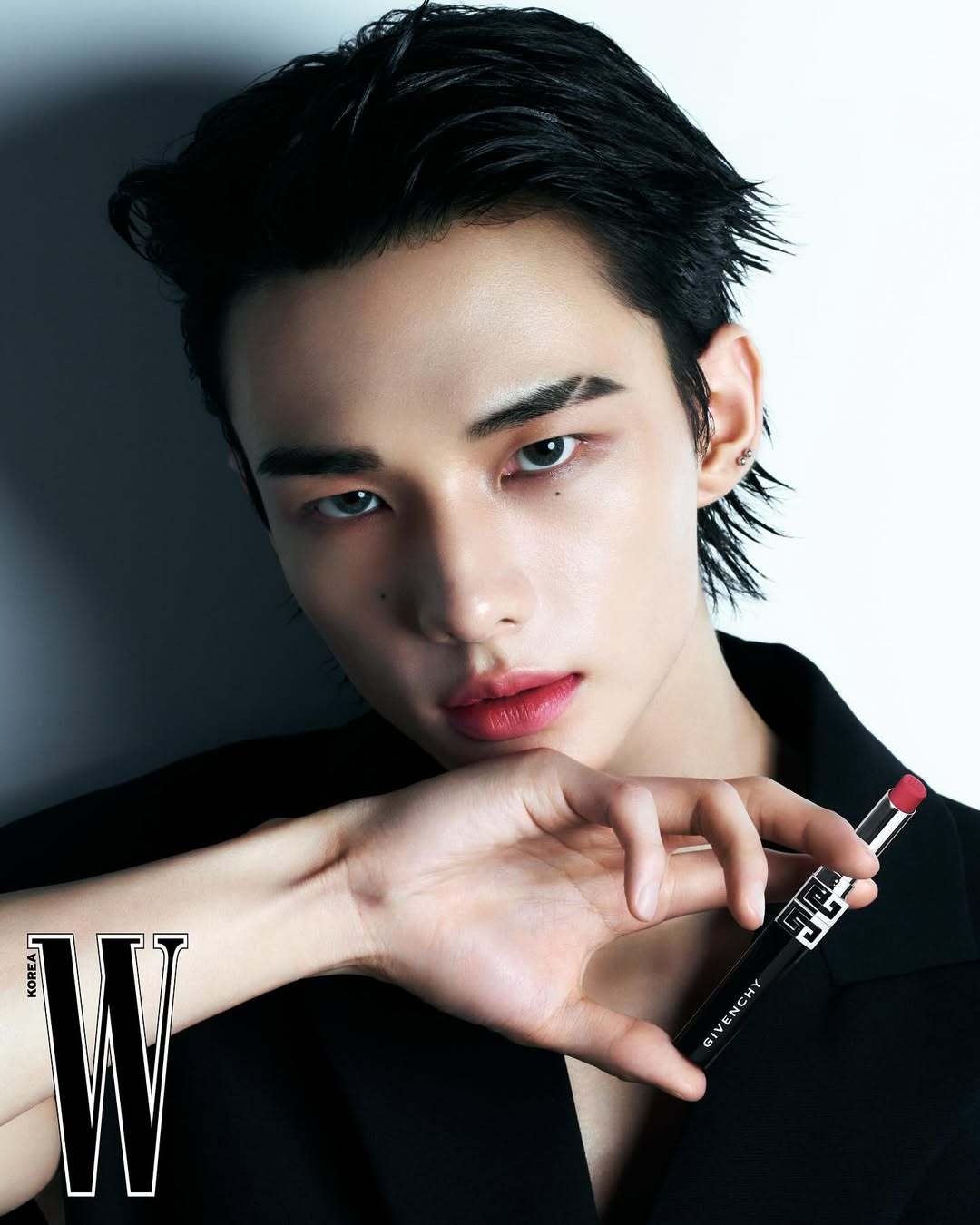 W Korea x Givenchy Beauty x 黄铉辰📷：Ahn Jo
