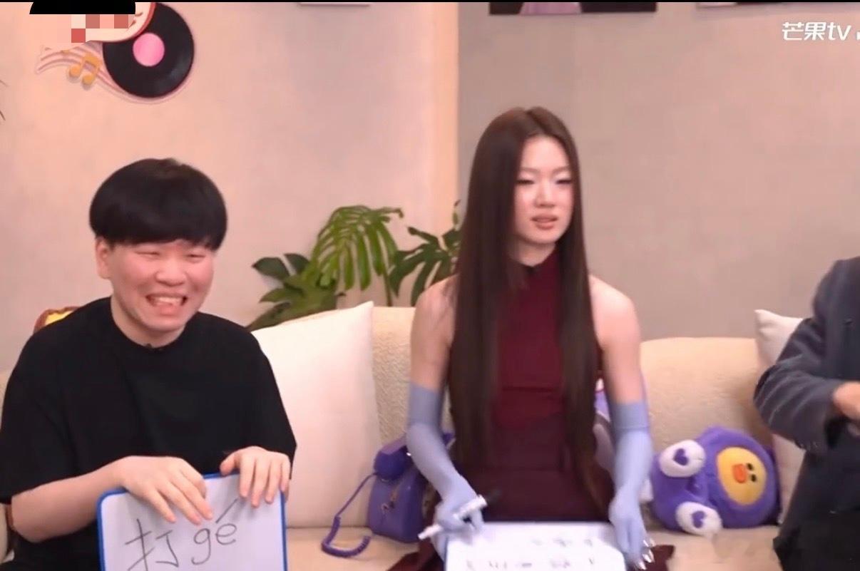 单依纯常石磊是女儿是妈妈鉴定完毕：单依纯绝对是常石磊亲生的！这魔性的笑声复制粘贴