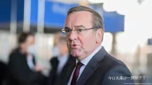 德国防长皮斯托里乌斯在访问日本期间，正式提议与日本签署互惠准入协定。双方计划通过