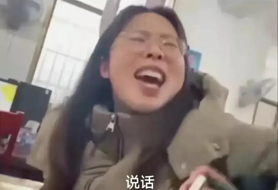 看了老师打骂学生的视频，我想起了读小学的时候，也曾经遭受过老师这样粗暴的对待，甚