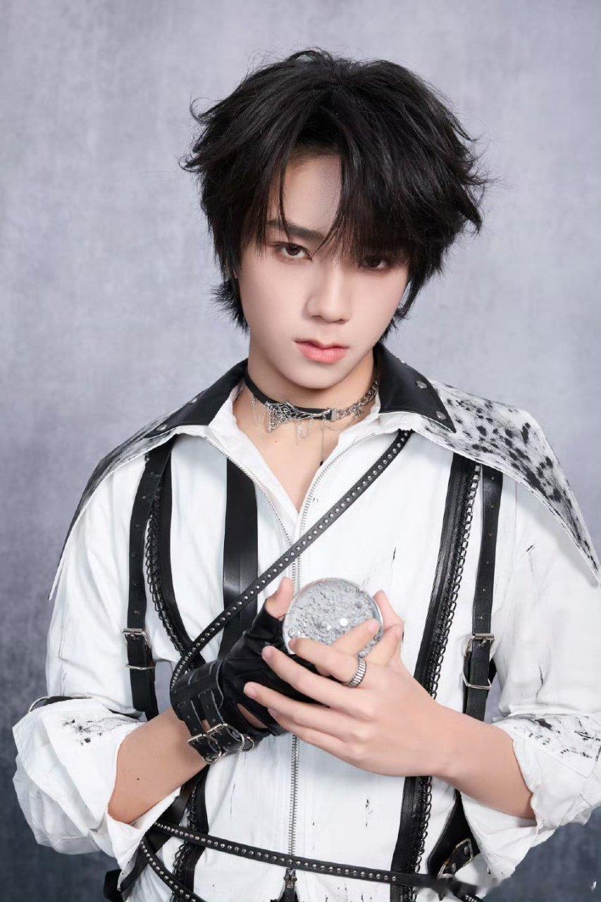 王橹杰荣耀之战妆造王橹杰荣耀之战即将入场 王橹杰荣耀之战妆造🈶 