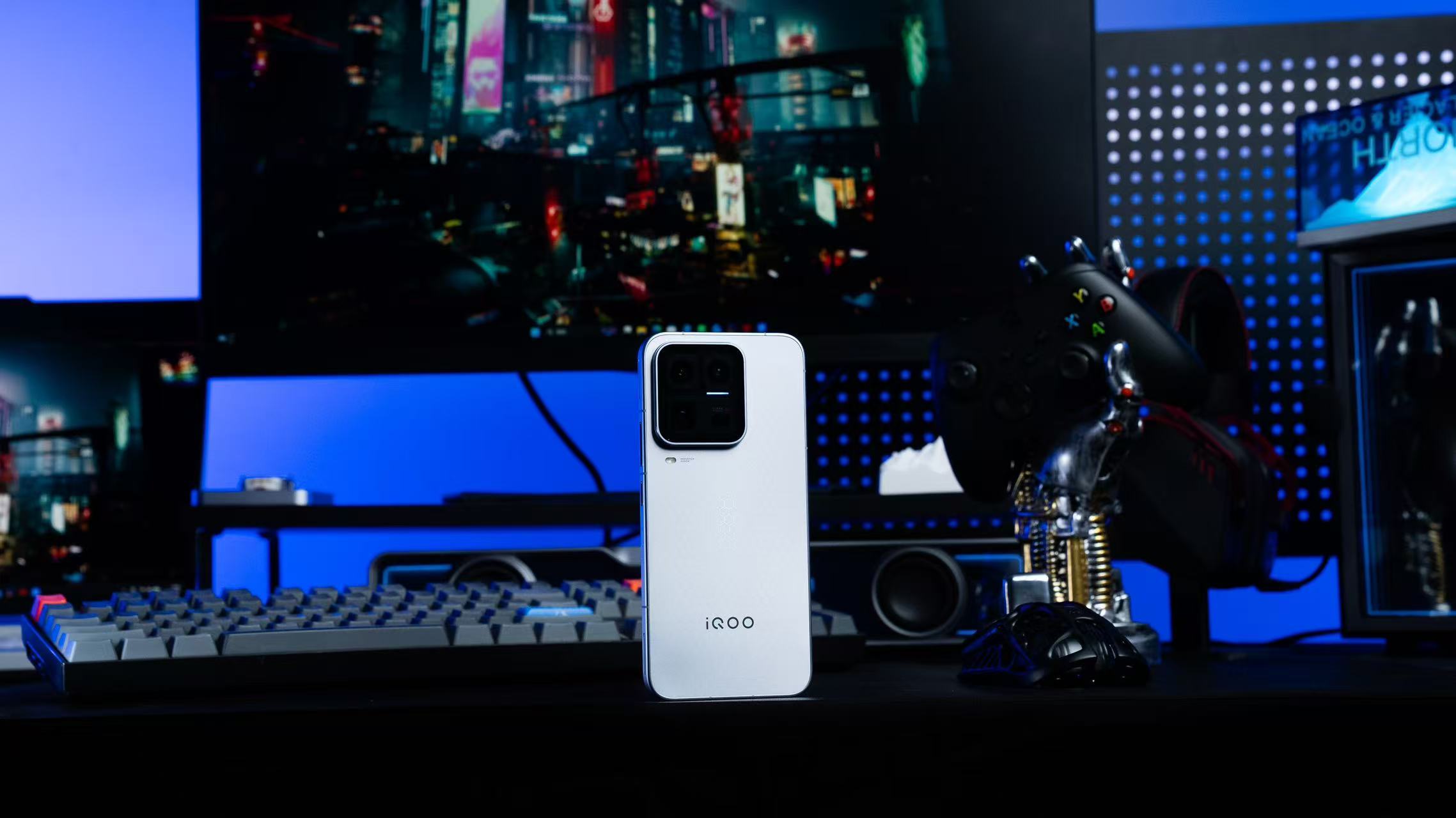 这几天一直在盘这台 iQOO 15 Ultra，越看越有味道，iQOO15Ult