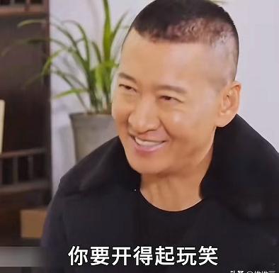 易立竞问周杰：“你是一个开得起玩笑的人吗？”谁都没想到周杰当场直接反问，语气特别