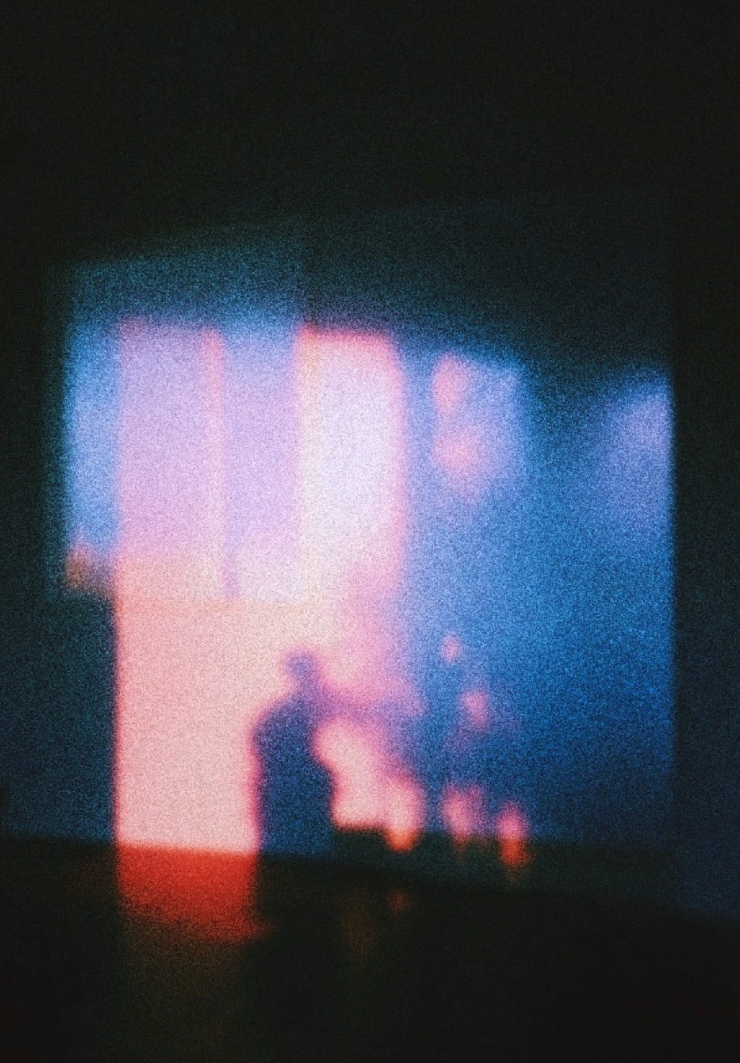 哪怕天亮后，你我就将沦为戴罪之身，我也绝不逃遁，点亮怀抱间最小最深的岛屿。 /祝