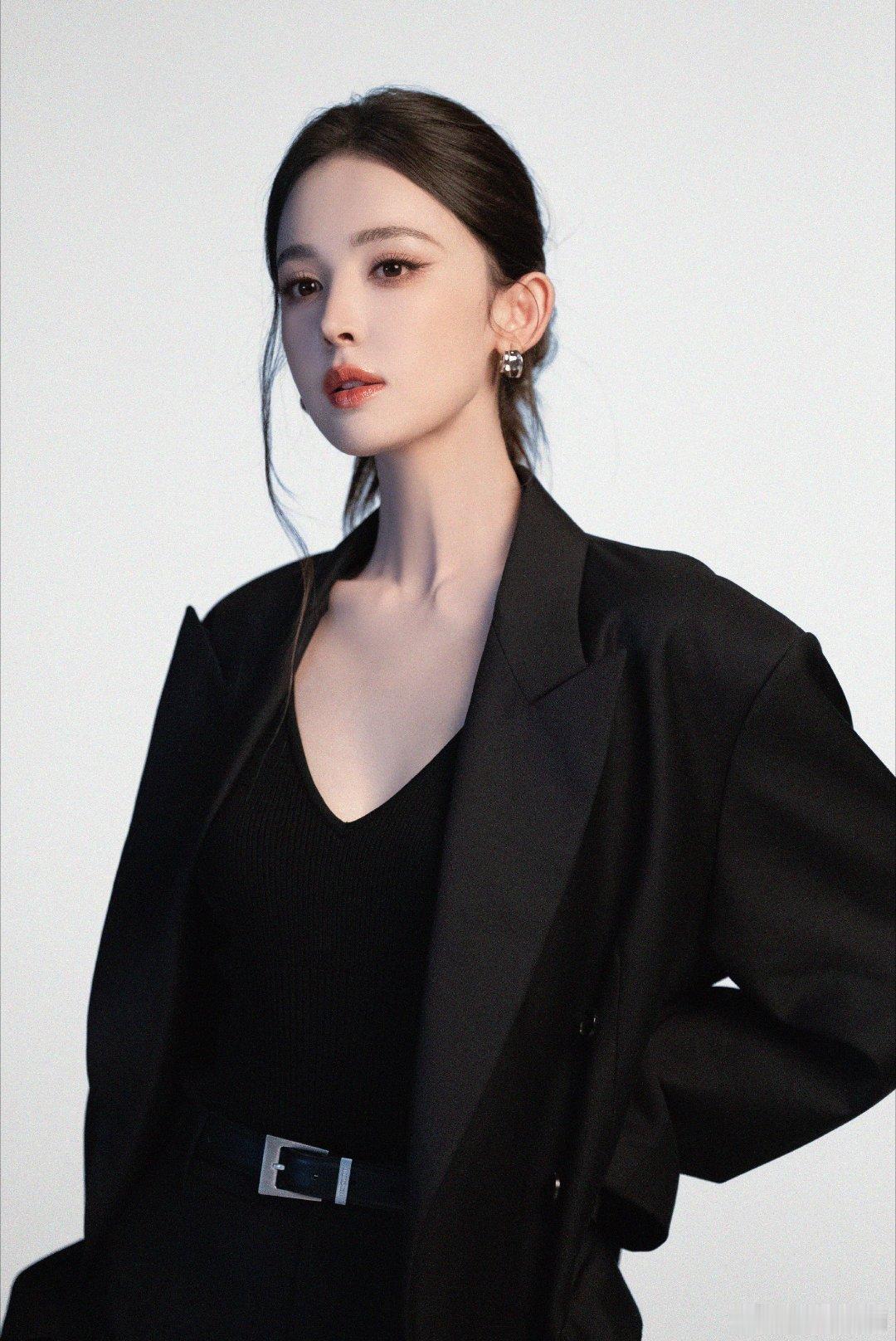 低谷亦是沉淀，娜扎大方说起曾经被换角的往事，始终坚守对表演的热爱娜扎自曝开机前被