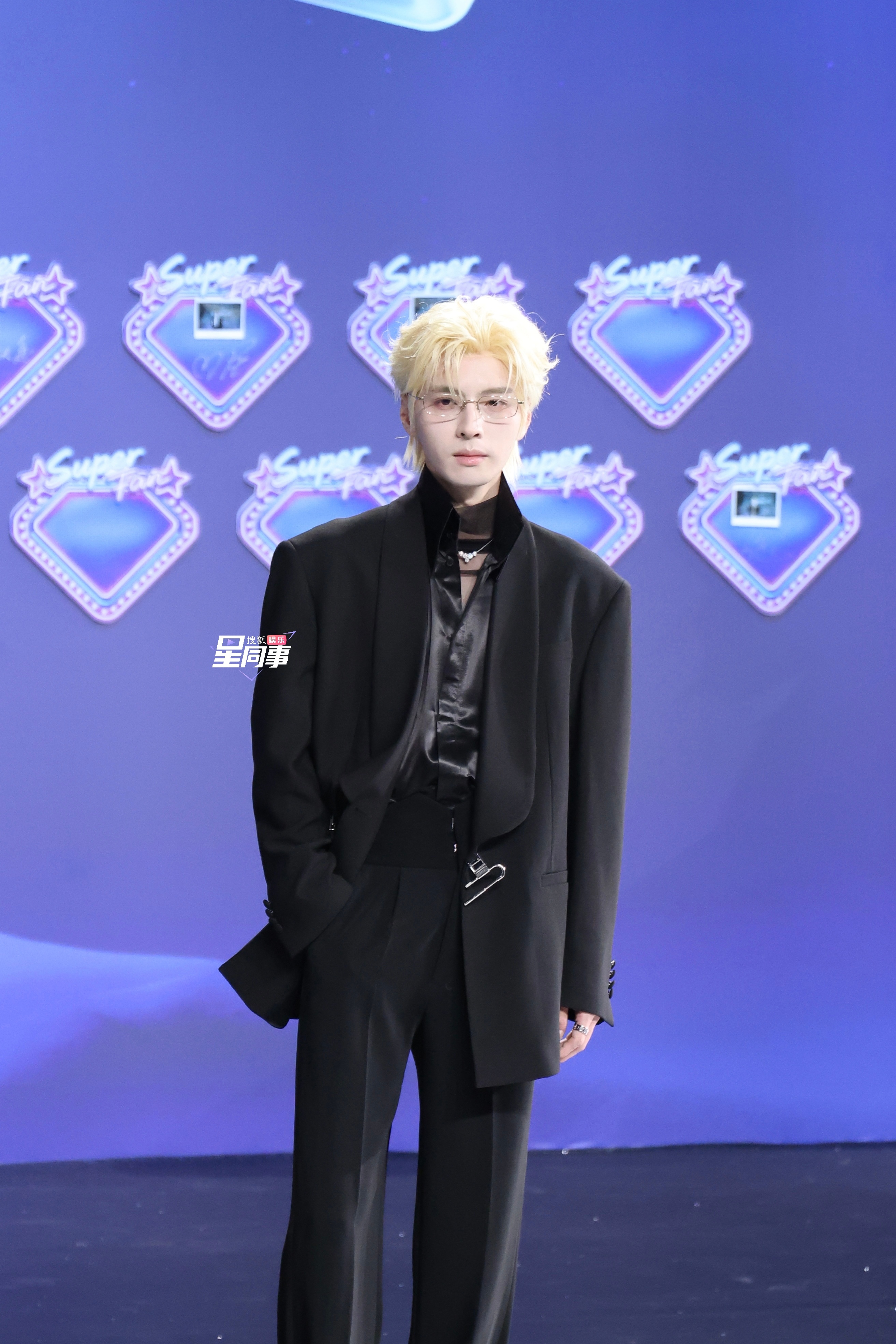 QQ音乐巅峰之夜红毯 生图一览谁的造型让你眼前一亮王俊凯｜陈立农｜张云雷｜展轩｜