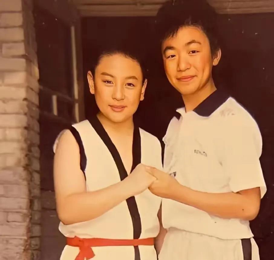 王宝强没少林法名这事太绝了
同寺不同命的草根逆袭样本

一扇寺门隔开两条人生赛道