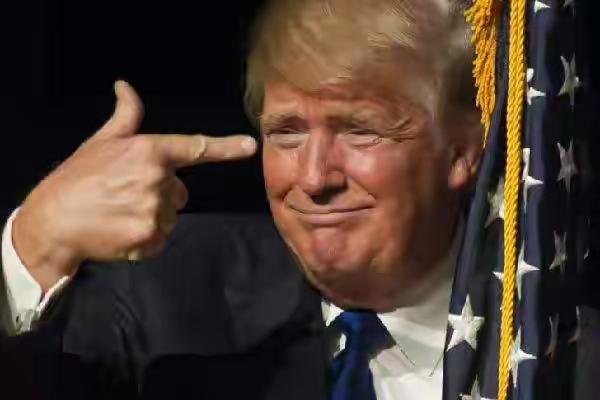 是谁决定军事打击伊朗
 
2月28日美以联手对伊朗发动高强度军事打击，战火骤然席