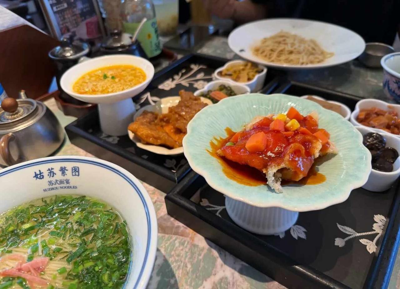 不用买演出票，吃饭就能听评弹
本来还打算花钱找茶馆听评弹，没想到来吃面就可以免费