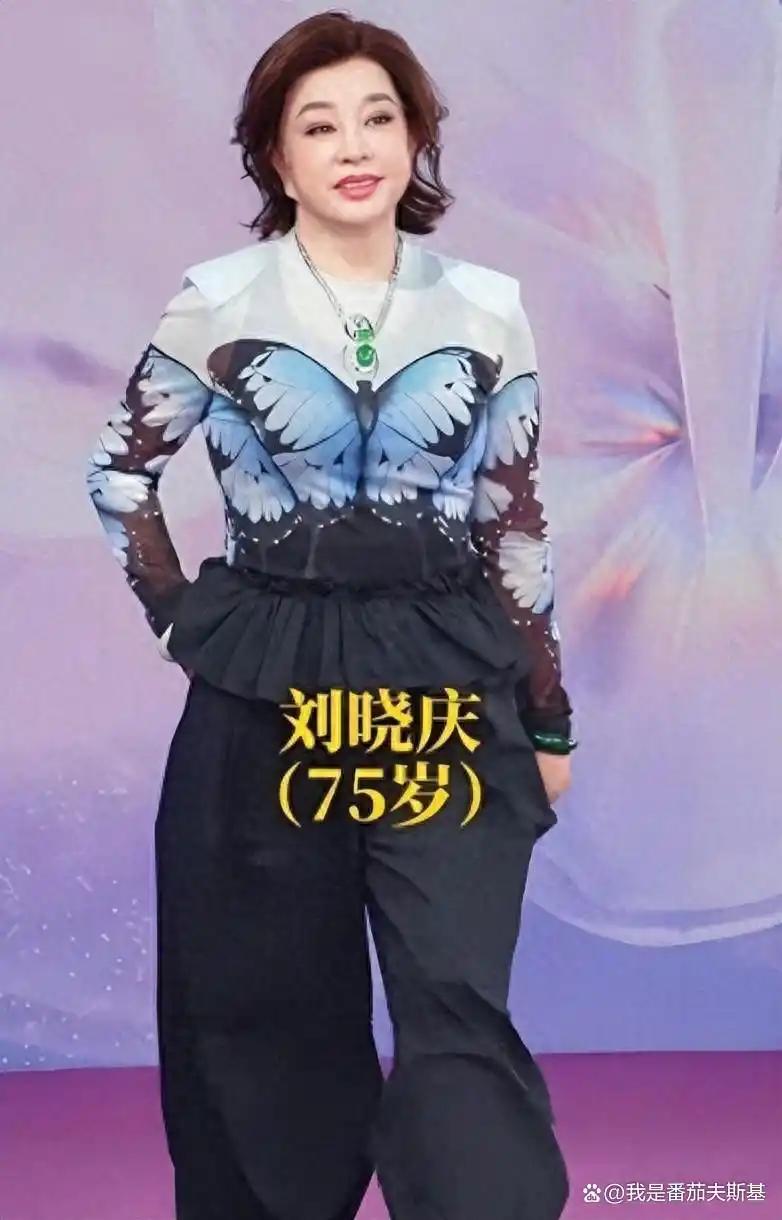 刘晓庆不是“国家”一级演员？
在本届百花奖颁奖仪式上，主持人称参加仪式的刘晓庆身