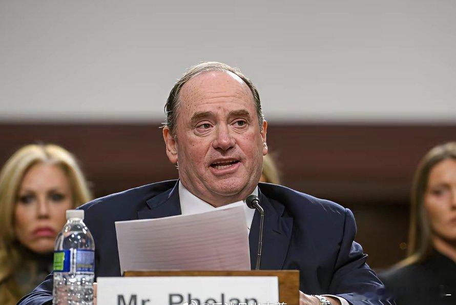 CNN突发：美国海军部长约翰·费伦上任仅一年多，突然宣布即刻辞职。外界普遍猜测，