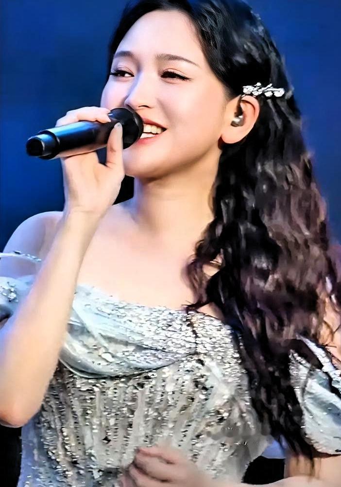 金莎一年商演42场赚500多万，从不带货直播。这才是娱乐圈最清醒的人

金莎，一