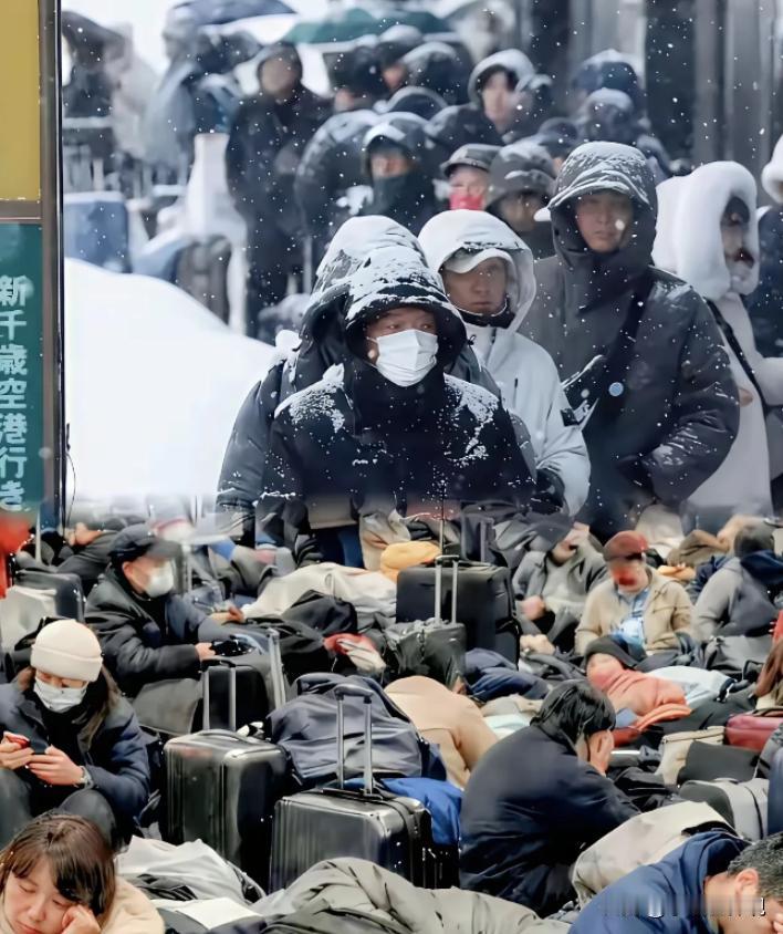 网上流传的同胞大量滞留日本机场的消息，有人站出来大喊扎心，说网友们太冷漠，可事实