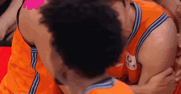 王哲林的眼泪啊…他证明了自己依旧是明星球员，有能力在大舞台上打出强势表现，他不是