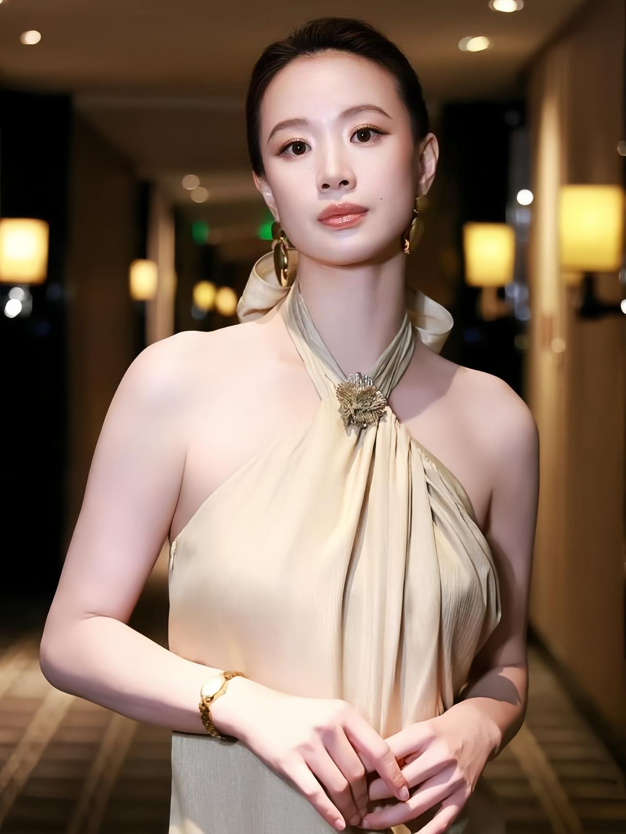 李梦美了美了！[比心][比心][比心]
李梦风采依旧！[赞][赞][赞]
李梦气