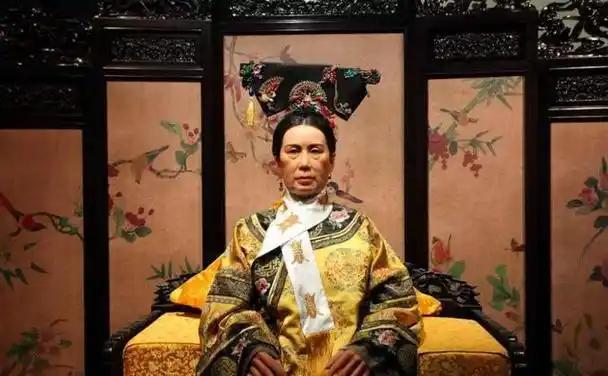 叶赫那拉氏的诅咒还是太权威了。

特朗普刚说完狠话，美国军舰转头就跑了。这事可真