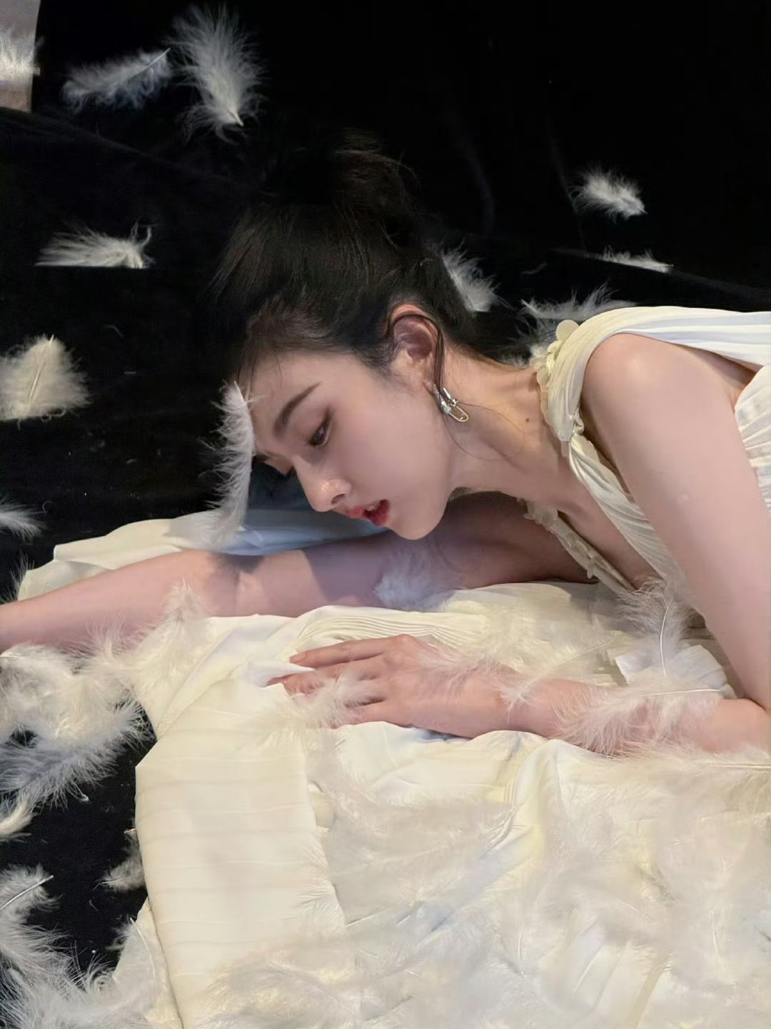 宋祖儿好完美的骨相，侧脸好绝 