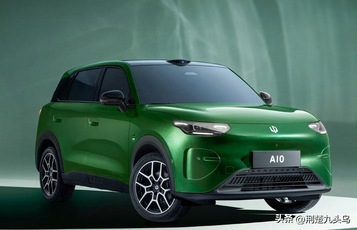 这几天，10万内小车又冒出强大选手，零跑A10和奇瑞QQ3。

零跑A10昨晚上